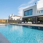 Lotus House - Heated Pool & Jacuzzi Near The Дом отдыха *