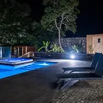 Lotus House - Heated Pool & Jacuzzi Near The Дом отдыха Понта-Делгада