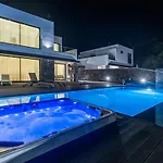 Lotus House - Heated Pool & Jacuzzi Near The Дом отдыха