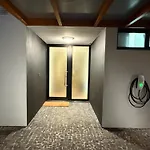 Дом отдыха Lotus House - Heated Pool & Jacuzzi Near The