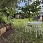 Дом отдыха Lotus House - Heated Pool & Jacuzzi Near The
