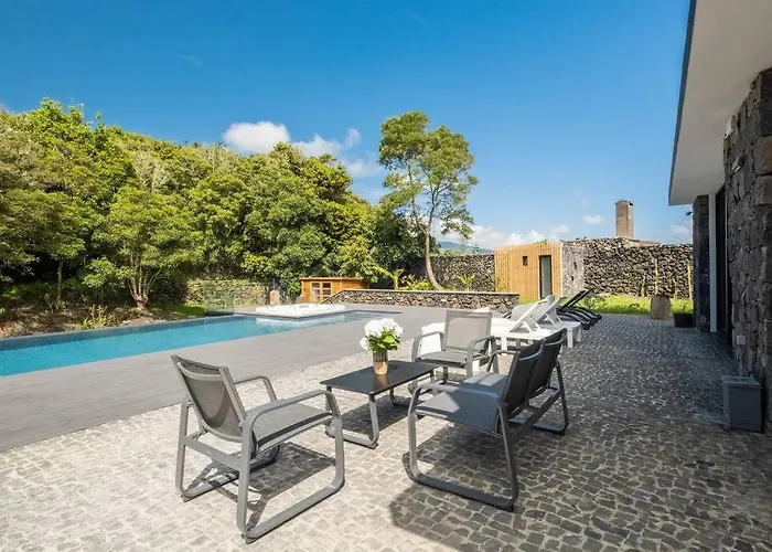 Feriehus Lotus House - Heated Pool & Jacuzzi Near The Ponta Delgada