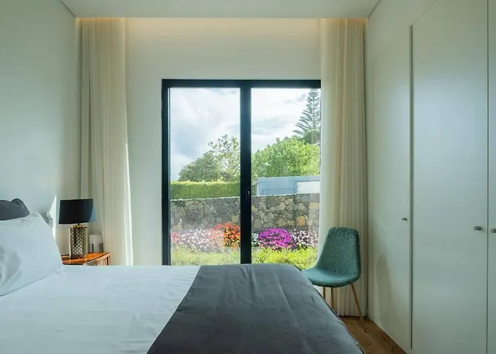 Lotus House - Heated Pool & Jacuzzi Near The Feriehus Ponta Delgada