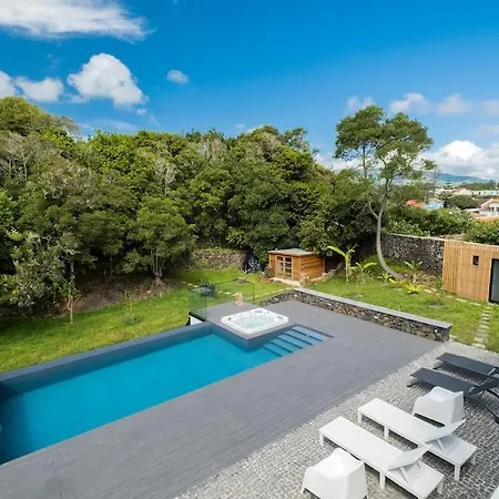 Lotus House - Heated Pool & Jacuzzi Near The Holiday home Ponta Delgada (Sao Miguel)