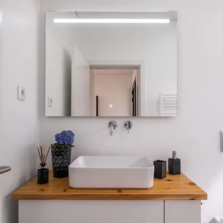 בית נופש Lotus House - Heated Pool & Jacuzzi Near The