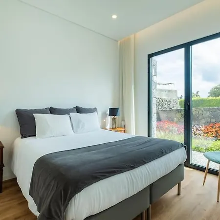 בית נופש Lotus House - Heated Pool & Jacuzzi Near The Ponta Delgada