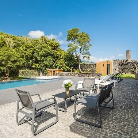 בית נופש Lotus House - Heated Pool & Jacuzzi Near The Ponta Delgada