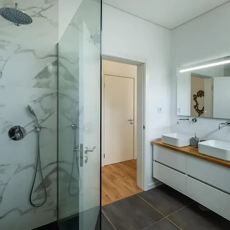 Lotus House - Heated Pool & Jacuzzi Near The Holiday home
