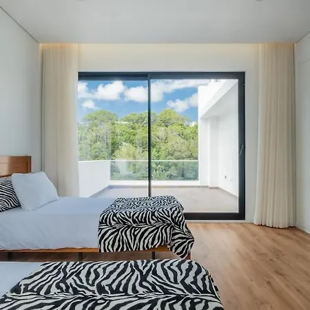 Nyaraló Lotus House - Heated Pool & Jacuzzi Near The