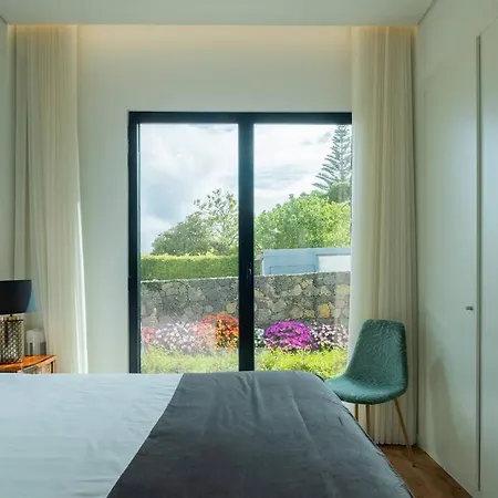 Lotus House - Heated Pool & Jacuzzi Near The Holiday home Ponta Delgada (Sao Miguel)