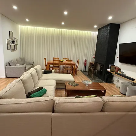 בית נופש Lotus House - Heated Pool & Jacuzzi Near The Ponta Delgada