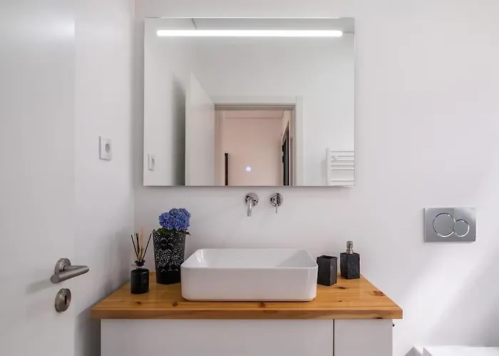 Dom wakacyjny Lotus House - Heated Pool & Jacuzzi Near The