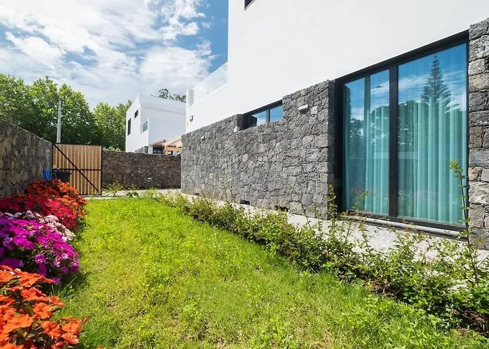 Lotus House - Heated Pool & Jacuzzi Near The Dom wakacyjny *