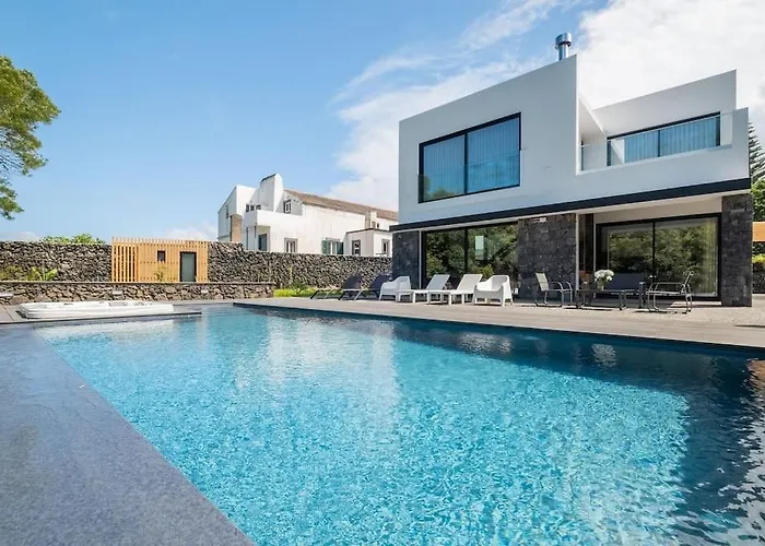 Lotus House - Heated Pool & Jacuzzi Near The Dom wakacyjny *