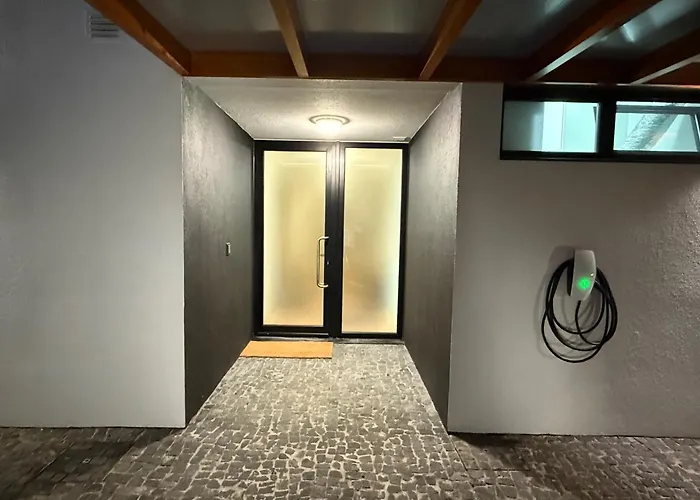 Dom wakacyjny Lotus House - Heated Pool & Jacuzzi Near The