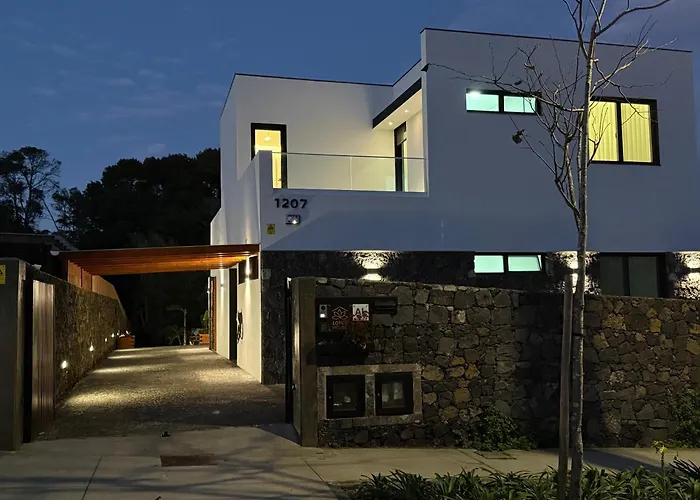 Lotus House - Heated Pool & Jacuzzi Near The Dom wakacyjny