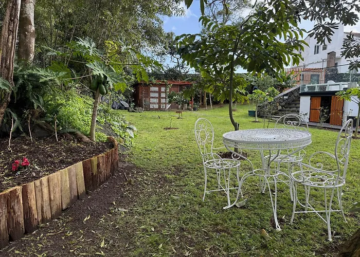 Dom wakacyjny Lotus House - Heated Pool & Jacuzzi Near The